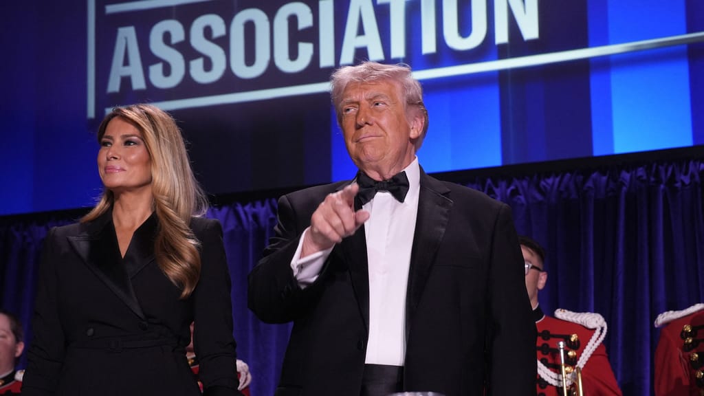 Schüsse bei Trump-Gala für Melania eine „traumatische Erfahrung“ - politik - exxpress Nachrichten