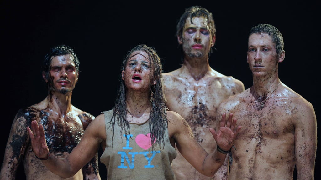 600.000 Euro Steuergeld für Urin-Tanks: Kunst-Biennale mit verstörender Performance - politik - exxpress Nachrichten