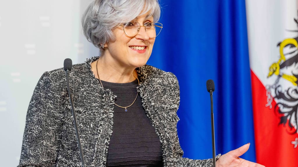 Sporrer auf Geheimmission: Ministerin reist zum Westbalkan – und schweigt - politik - exxpress Nachrichten