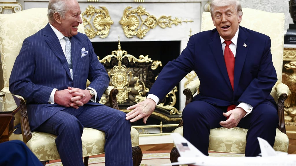 Kurioses Geschenk: König Charles überrascht Trump - politik - exxpress Nachrichten