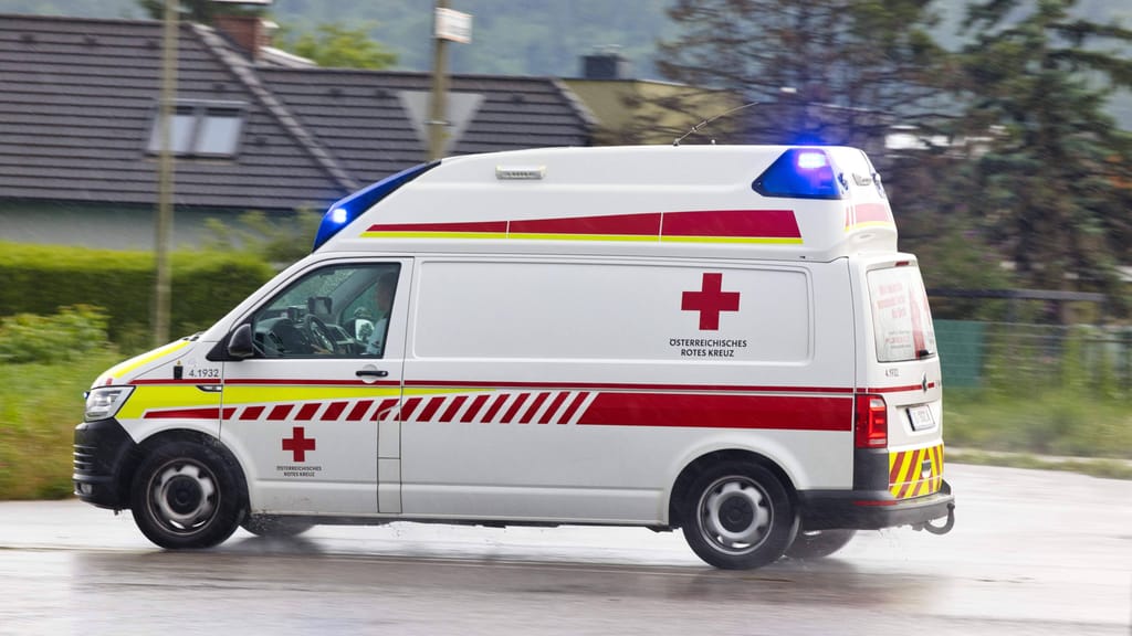 Tragödie in Oberndorf: E-Scooter-Unfall reißt 12-Jährige aus dem Leben - news - exxpress Nachrichten