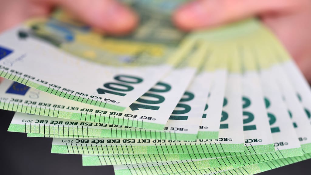 Umfrage: 97 Prozent sagen Nein zur geplanten Bargeld-Regel - politik - exxpress Nachrichten