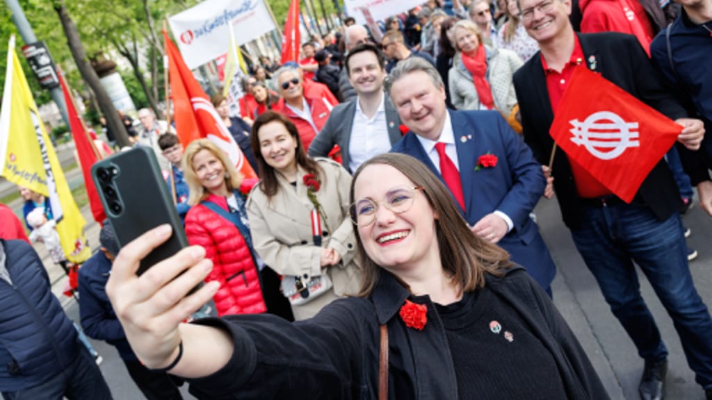 1. Mai in Wien: SPÖ und KPÖ legen Verkehr lahm - politik - exxpress Nachrichten