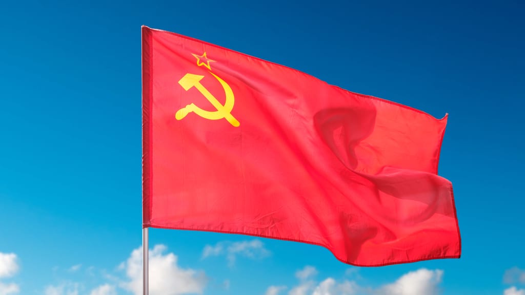 Kommunisten-Skandal am 1. Mai: Stalin und Mao vor der Wiener Oper - politik - exxpress Nachrichten