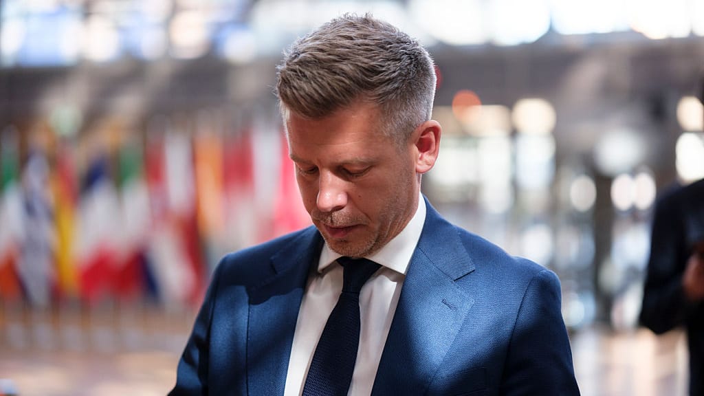Skandal zum Start? Magyar verteidigt umstrittene Personalie - politik - exxpress Nachrichten