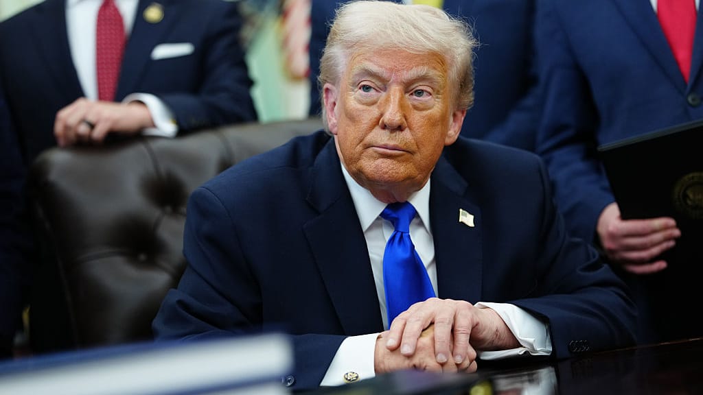 Trump greift ein: USA befreien blockierte Schiffe in der Hormuz-Straße - politik - exxpress Nachrichten