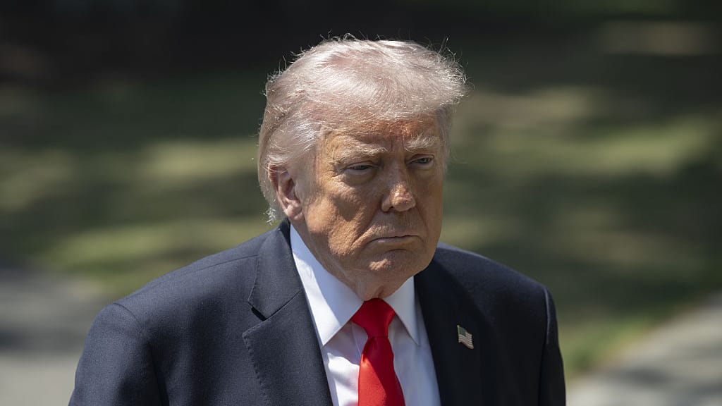 Trump setzt Hormuz-Einsatz aus und erhöht Druck auf Iran - politik - exxpress Nachrichten