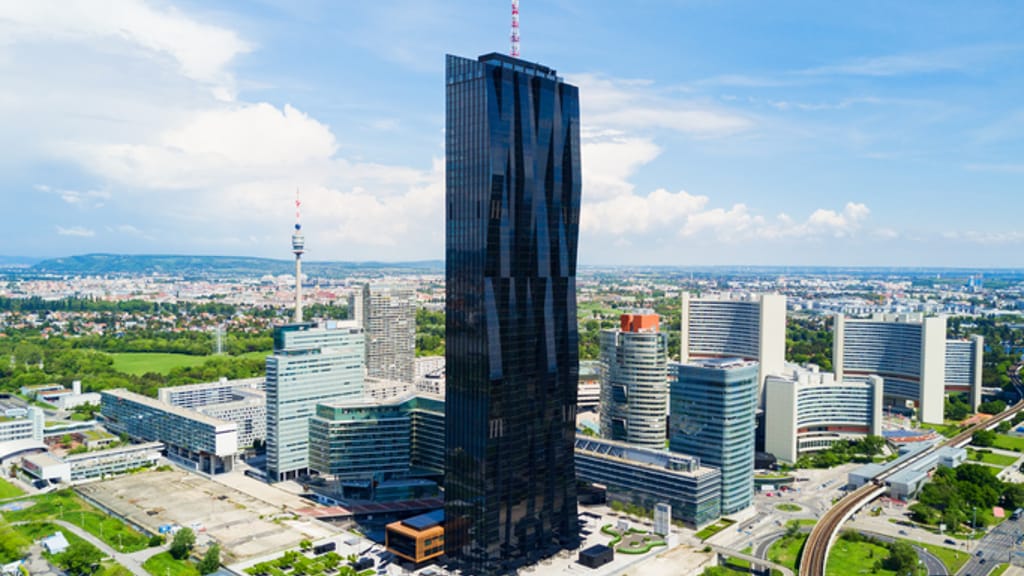 DC Tower evakuiert – Hunderte fliehen aus Wiens höchstem Büroturm - news - exxpress Nachrichten