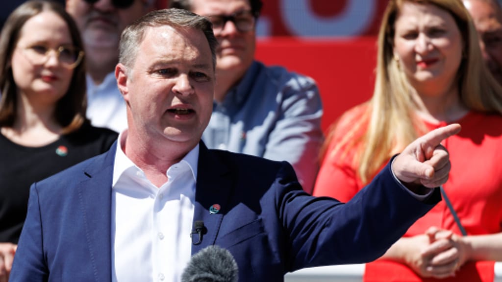 600.000-Euro-Urin-Show in Venedig: Babler eröffnet „Riesen-Klo" - politik - exxpress Nachrichten