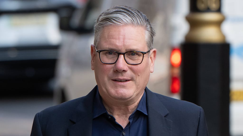 Wahldesaster für Starmer: Farage-Partei räumt bei Kommunalwahlen ab - politik - exxpress Nachrichten