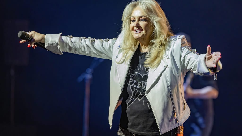 Nach Not-OP: Rockröhre Bonnie Tyler im künstlichen Koma - lifestyle - exxpress Nachrichten