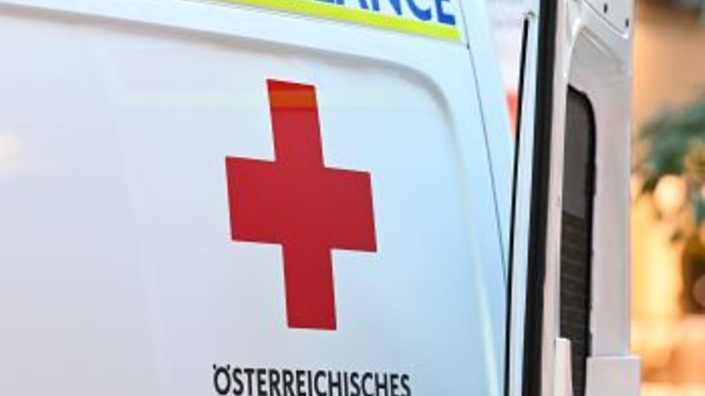 Lebensbedrohlich verletzt: Jugendlicher in Tirol von Auto erfasst - news - exxpress Nachrichten