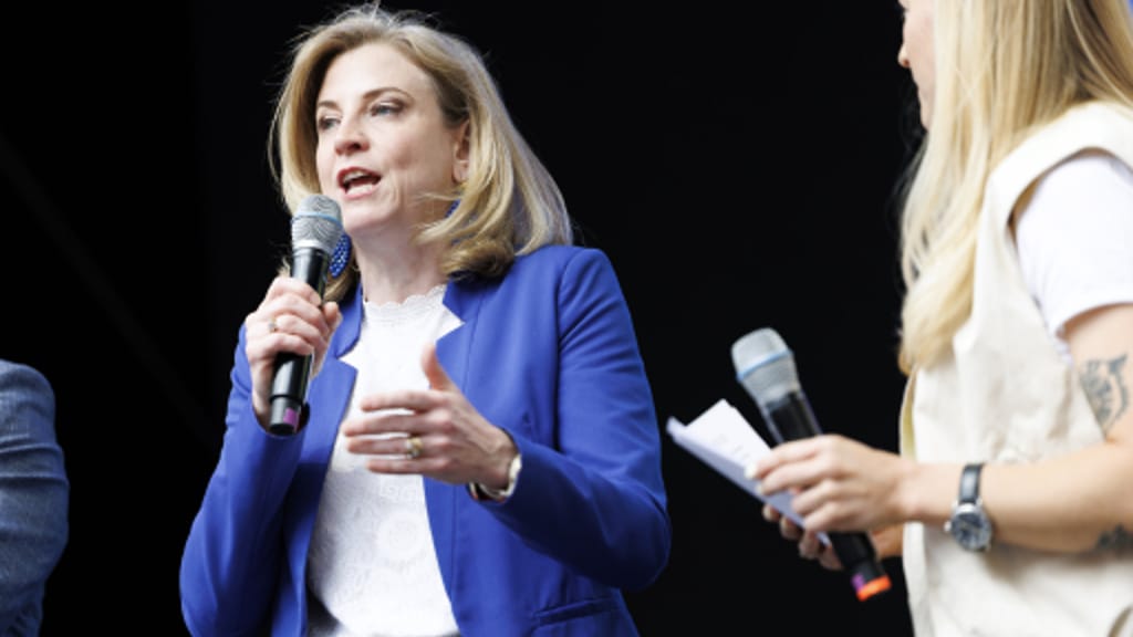 Pensionisten im Visier: Meinl-Reisinger verteidigt Sparhammer - politik - exxpress Nachrichten