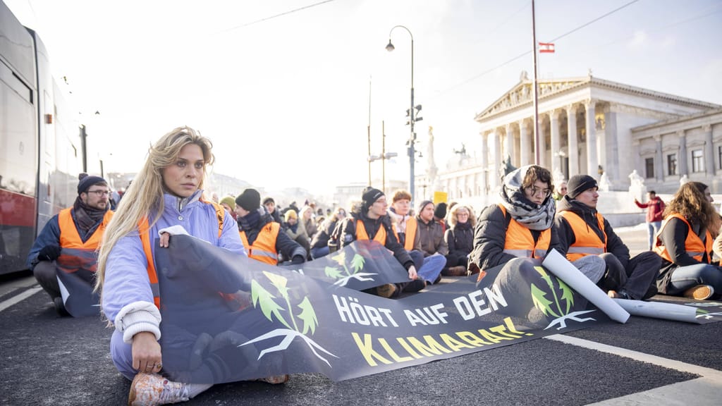 Finale im Mammutverfahren: „Klima-Shakira" und "Letzte Generation" vor Gericht - news - exxpress Nachrichten
