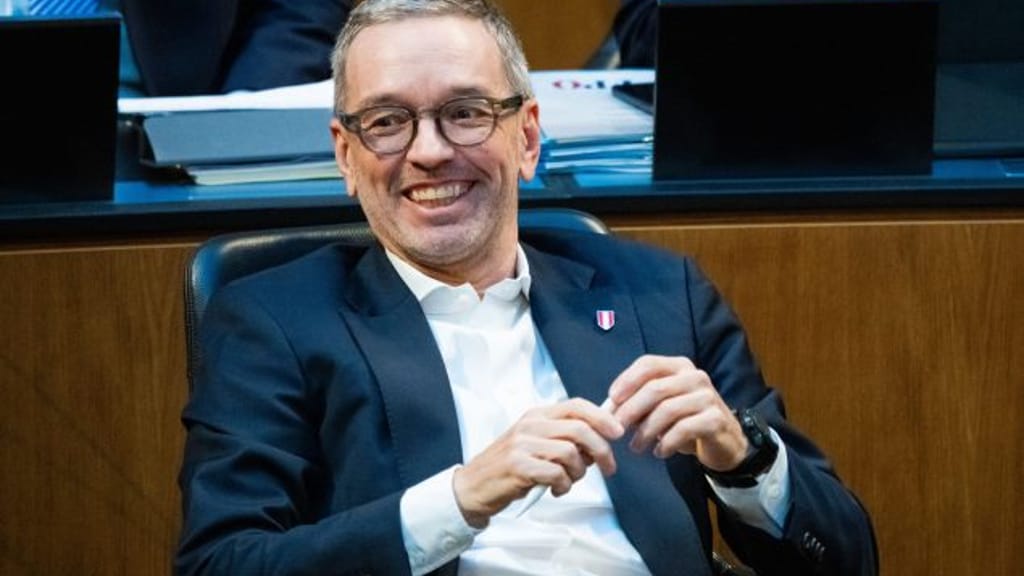 Blauer Höhenflug hält an: FPÖ zieht weiter davon - politik - exxpress Nachrichten