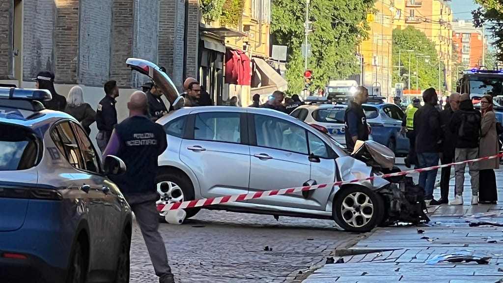 Auto rast in Italien in Menschenmenge – Passanten stoppen den Täter - news - exxpress Nachrichten