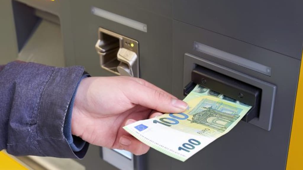 Bargeld abgeschafft – Stadt setzt auf Kartenzahlung! - economy - exxpress Nachrichten