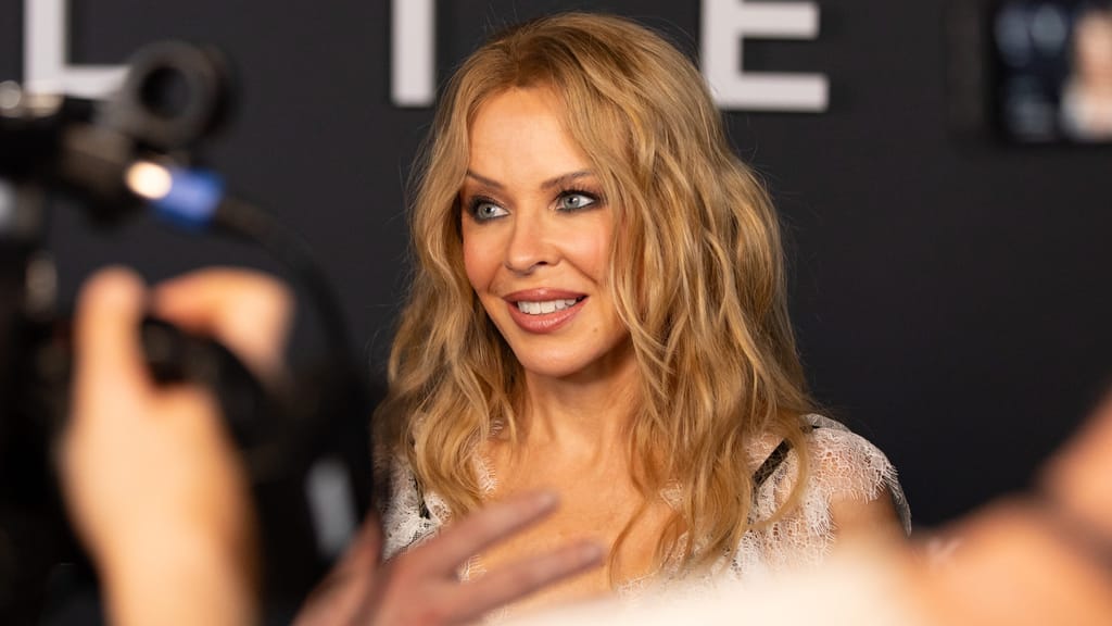 Netflix-Doku zeigt: Kylie Minogue kämpfte heimlich erneut gegen Krebs - lifestyle - exxpress Nachrichten