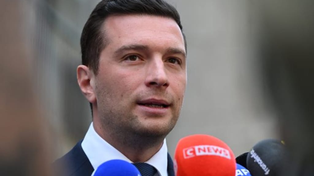 RN-Chef Bardella rechnet mit Merkel ab: „Sie hat Europa destabilisiert“ - politik - exxpress Nachrichten