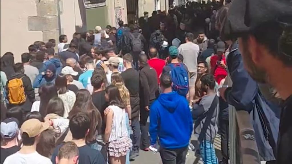 Videos zeigen Migranten-Schlangen: Spaniens Mega-Amnestie vor Gericht - politik - exxpress Nachrichten