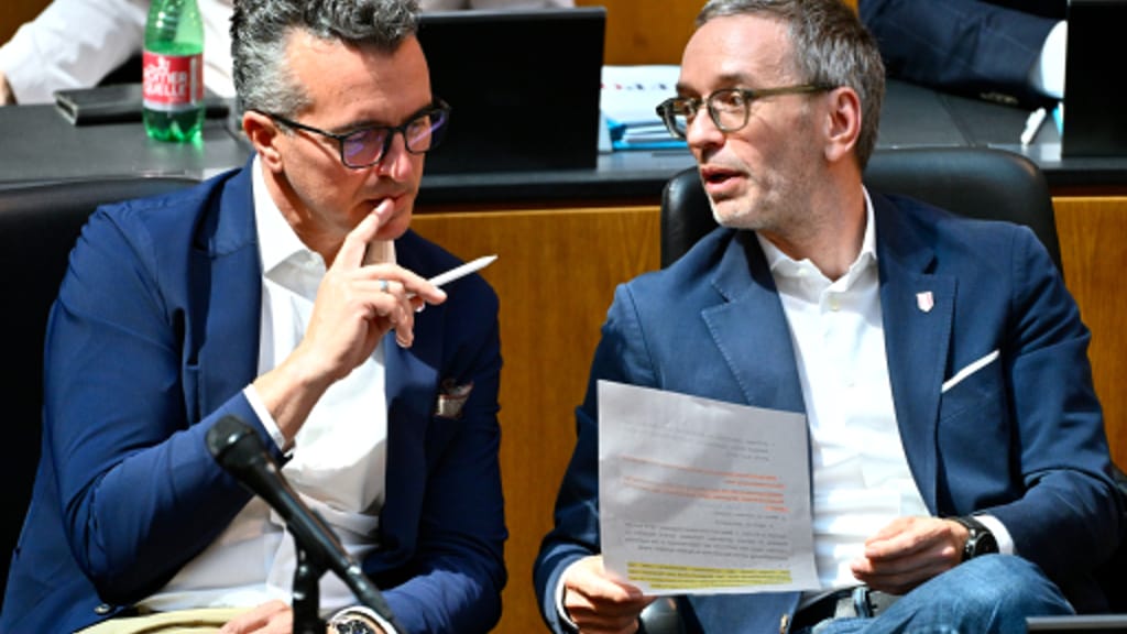 „Ideologischer Angriff“: FPÖ empört über „Hass auf Polizisten“ bei Wiener Festwochen - politik - exxpress Nachrichten