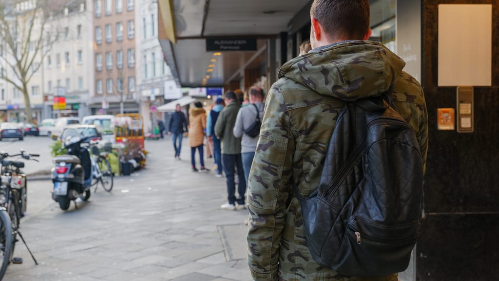 „Sonstige Leistungen“ beim Bürgergeld: Ausländer erhalten doppelt so viel wie Deutsche - news - exxpress Nachrichten