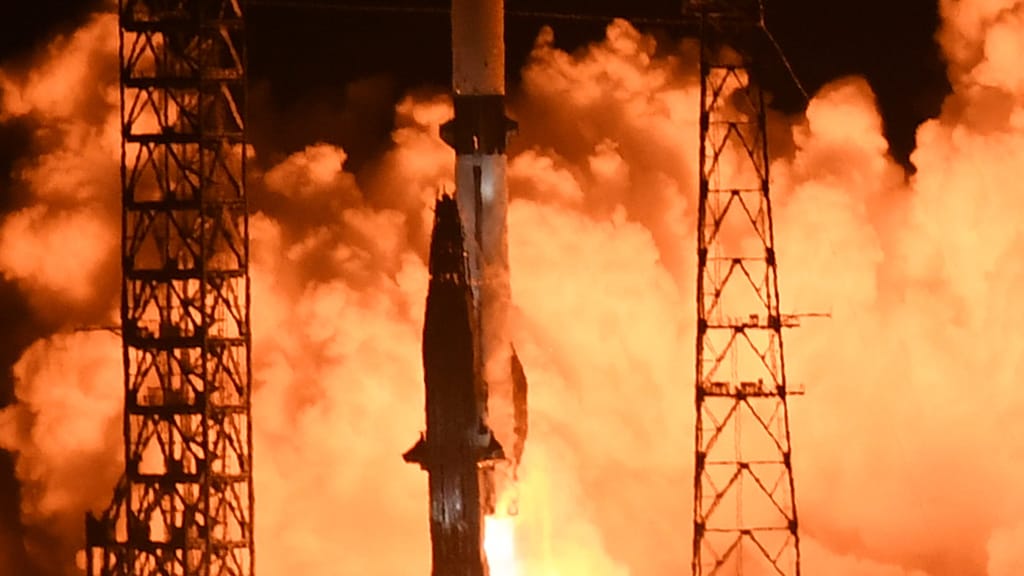 Mega-Explosion! Bezos Mond-Rakete geht auf Startrampe in Flammen auf - news - exxpress Nachrichten
