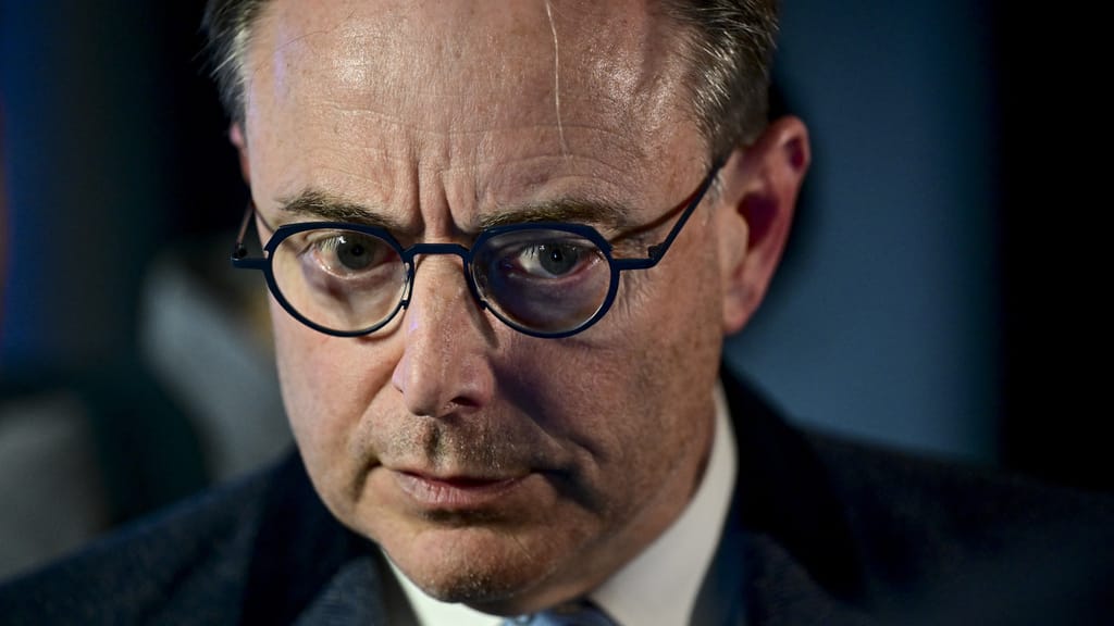 Wenn Fakten strafbar werden: Belgiens Premier rüttelt am Anti-Rassismus-Gesetz - politik - exxpress Nachrichten