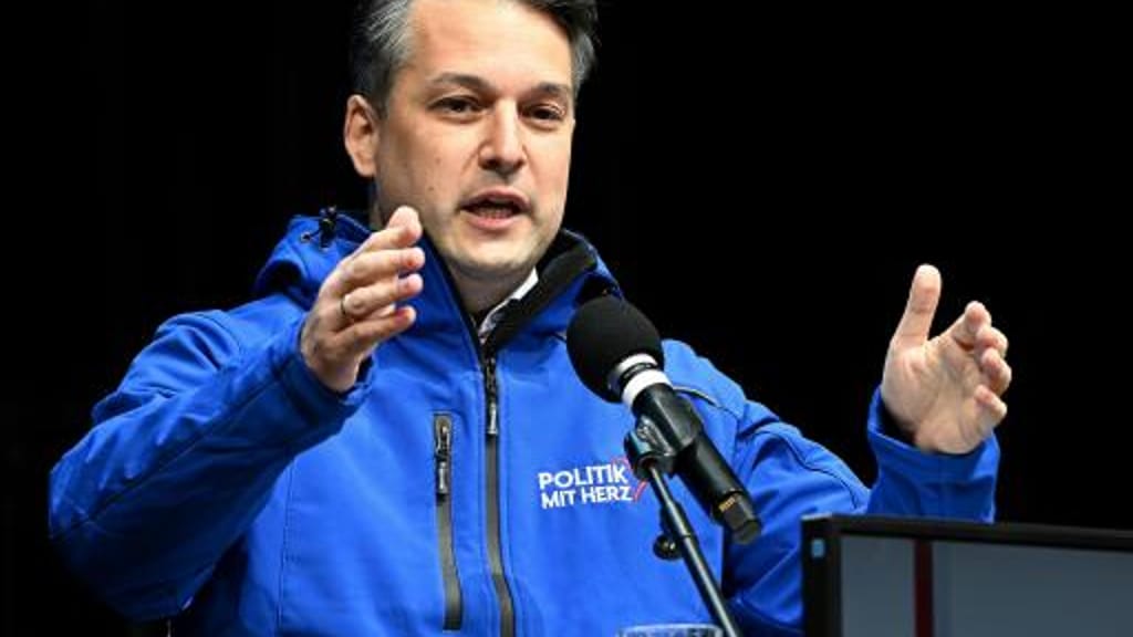 Nach Kopftuch-Enthüllung: FPÖ fordert Auflösung der IGGÖ - politik - exxpress Nachrichten