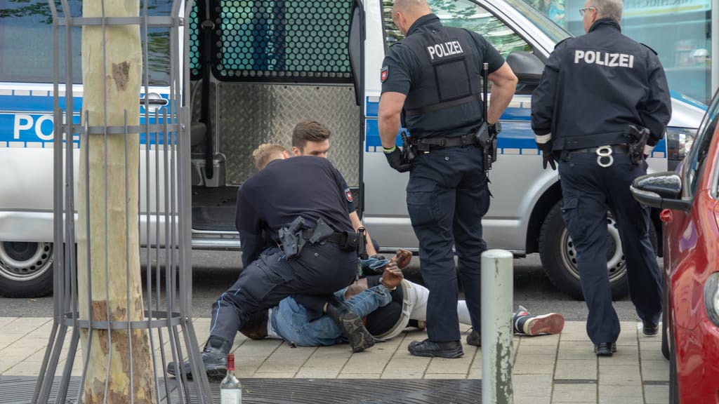 Große Anti-Terror-Aktion in Österreich: Sechs radikale Islamisten verhaftet - news - exxpress Nachrichten