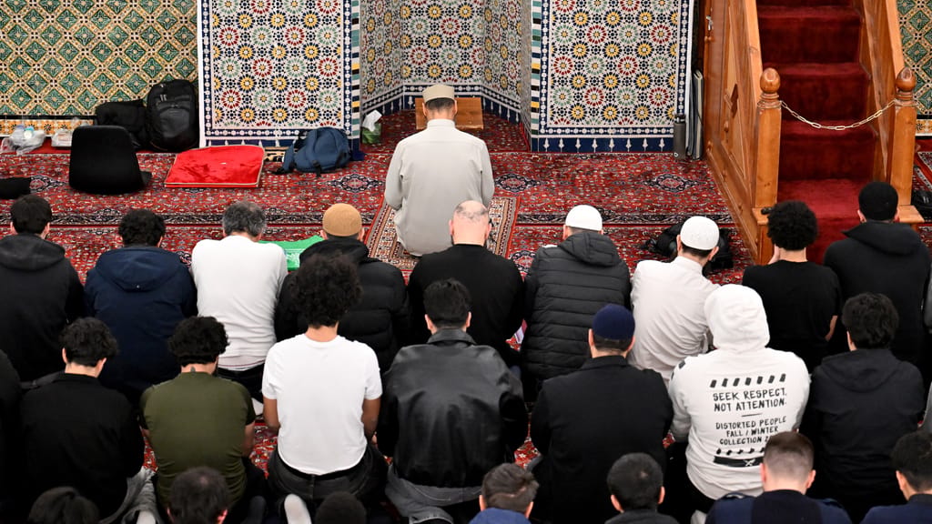Al-Rawi: Wiens Moscheen „platzen aus allen Nähten“ – Polizei stellt Vorfall klar - news - exxpress Nachrichten