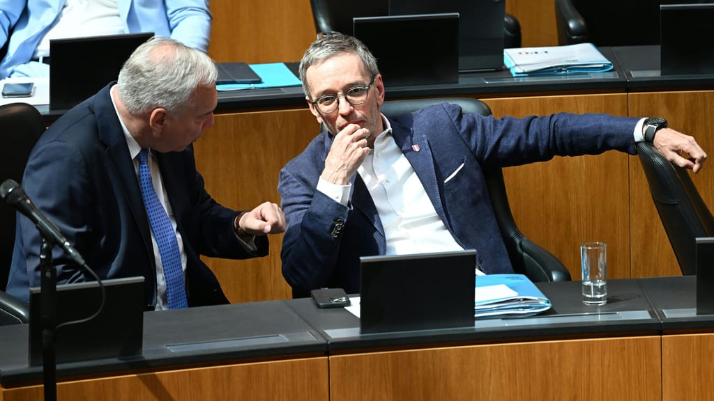 Nach Sicherheits-Wirbel im Parlament: Kickl attackiert ORF und „Standard“ - politik - exxpress Nachrichten