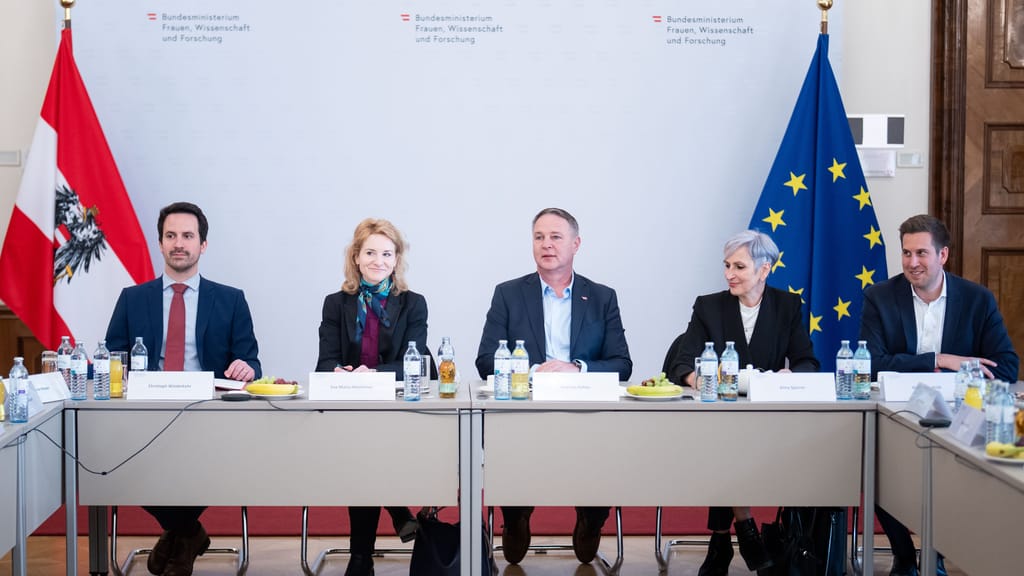 Deepfake-Gesetz: ÖVP, SPÖ und NEOS fordern Verbot - politik - exxpress Nachrichten