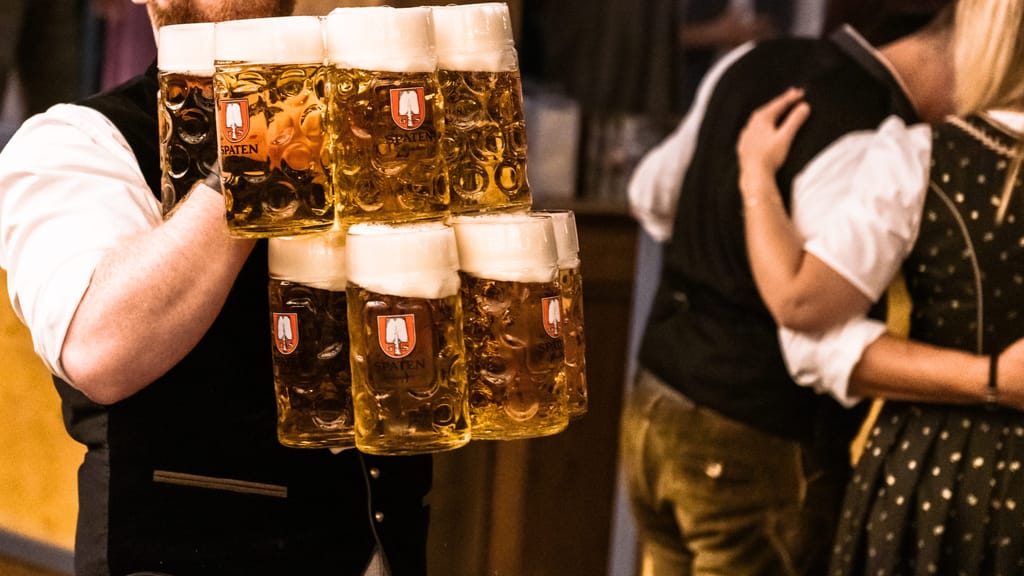 Wiesn-Schock für Bierfans: Die Maß kratzt an der 16-Euro-Grenze! - economy - exxpress Nachrichten