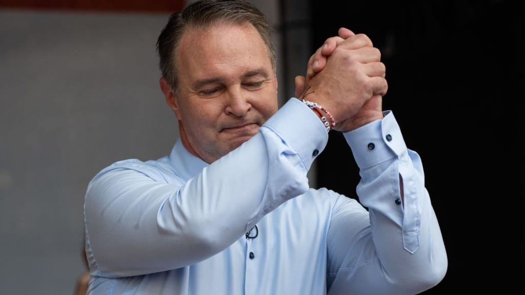 Vizekanzler streicht Fußball-Förderung: Babler und das Steuergeld - news - exxpress Nachrichten