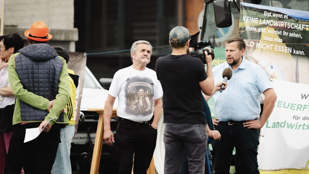 Gelingt es der FPÖ, die rechten Bauern zu vereinen? Oberösterreich als Role Model für FPÖ-Wahlplattform - politik - exxpre...