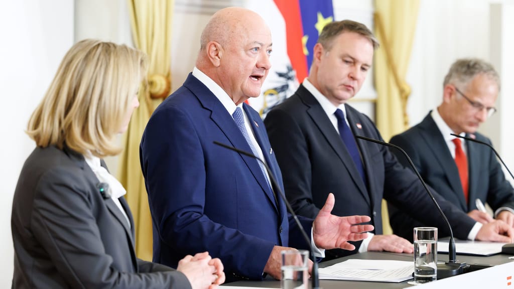 Politikergehälter steigen – während alle anderen sparen müssen - politik - exxpress Nachrichten