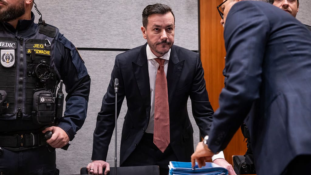 Gericht hebt Sperre auf: Benko-Mutter erhält wieder Zugriff auf Millionenvermögen - news - exxpress Nachrichten
