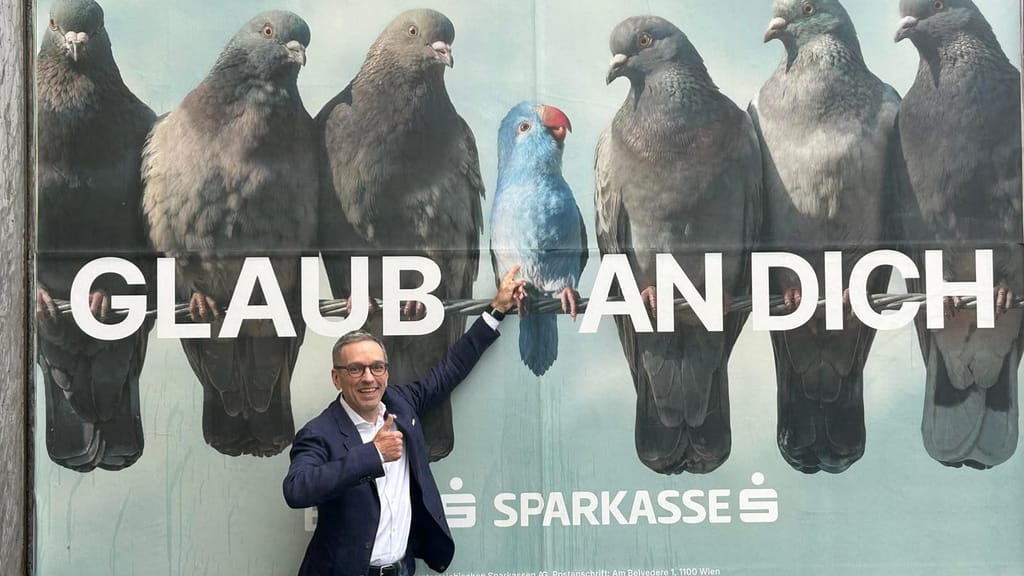 Blauer Papagei, klare Ansage: Kickl entdeckt Werbe-Sujet für sich - politik - exxpress Nachrichten