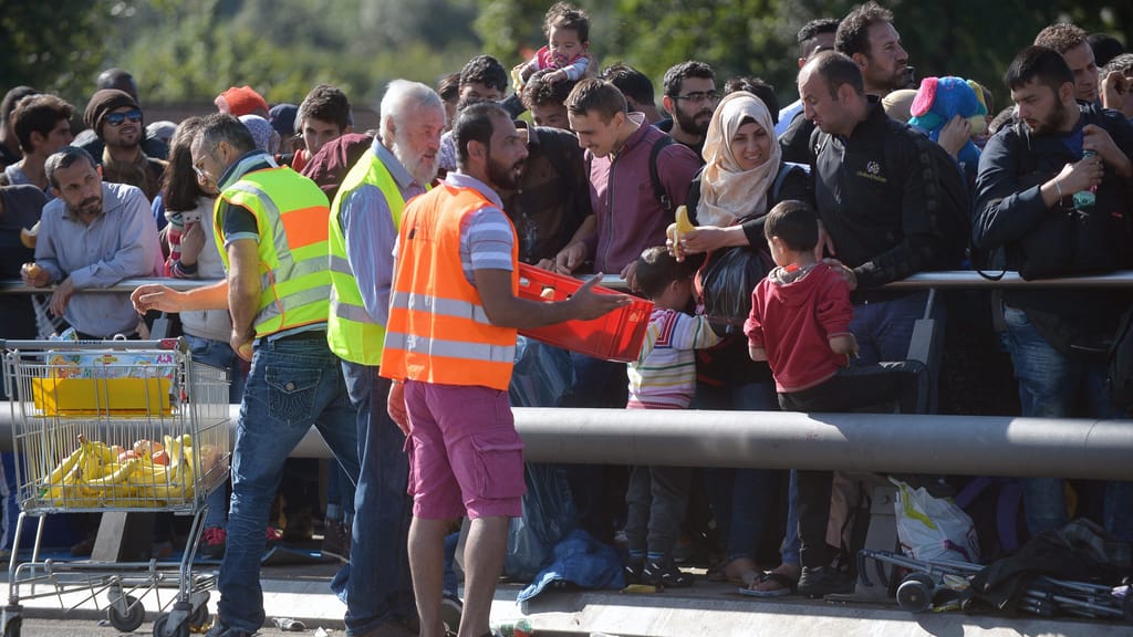Keine Beihilfe für Flüchtlinge: Regierung stoppt 30 Millionen Euro - politik - exxpress Nachrichten