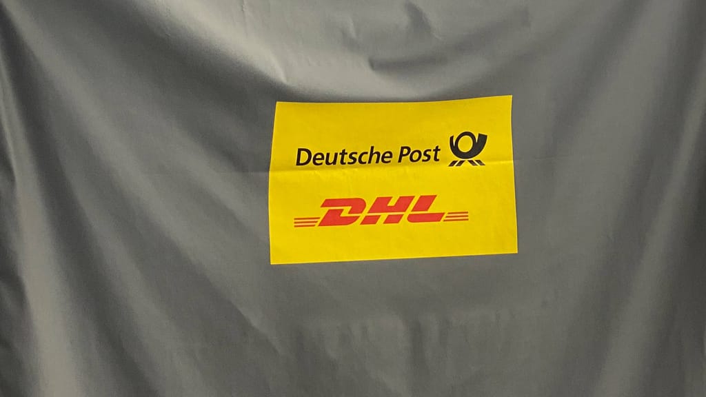 Deutsche Post bringt Antifa-Briefmarke raus - politik - exxpress Nachrichten