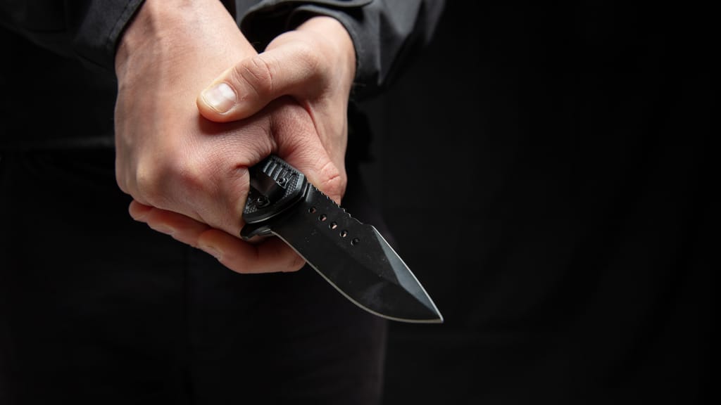 Polizei-Einsatz eskaliert: Mann bedroht Beamte mit Küchenmesser - news - exxpress Nachrichten