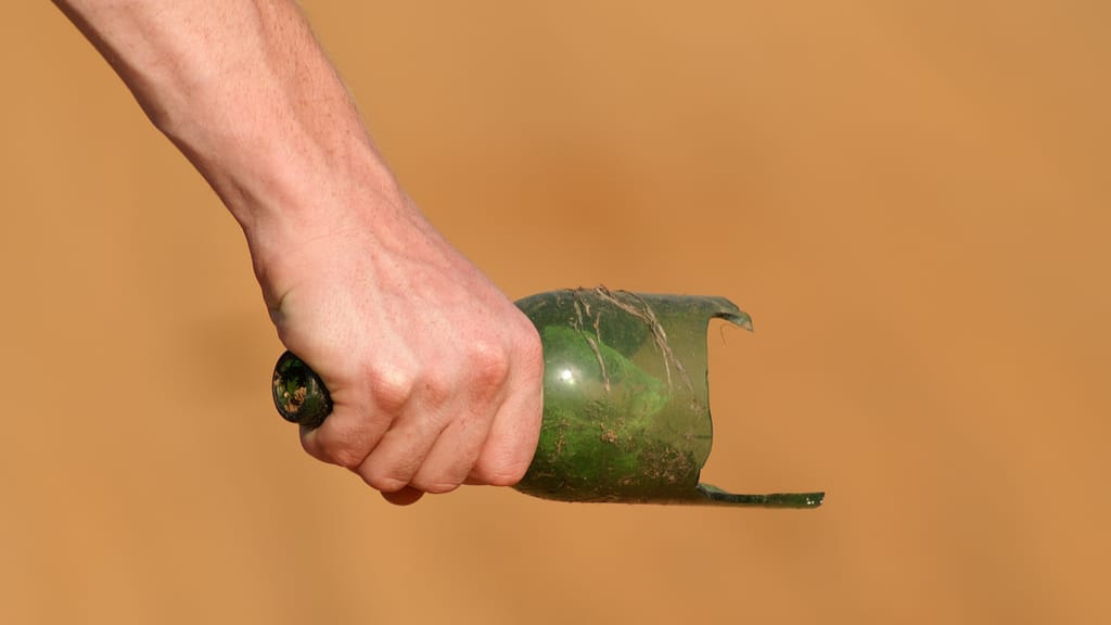 Mit abgebrochener Glasflasche: Mann bedroht Rettungskräfte in Wien-Favoriten - news - exxpress Nachrichten