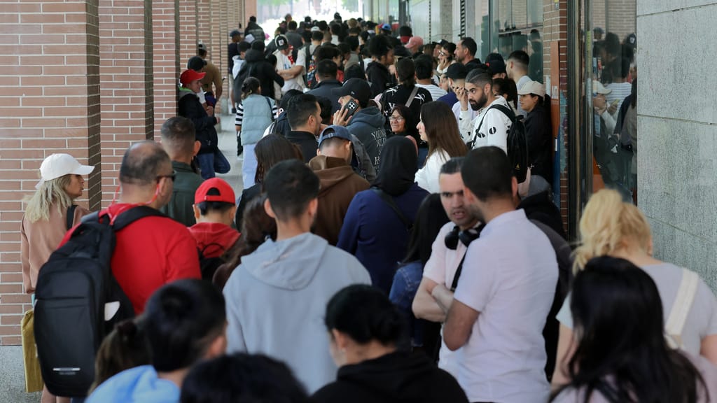 Fast eine Million Migranten: Spaniens Amnestie erschüttert Schengen - politik - exxpress Nachrichten
