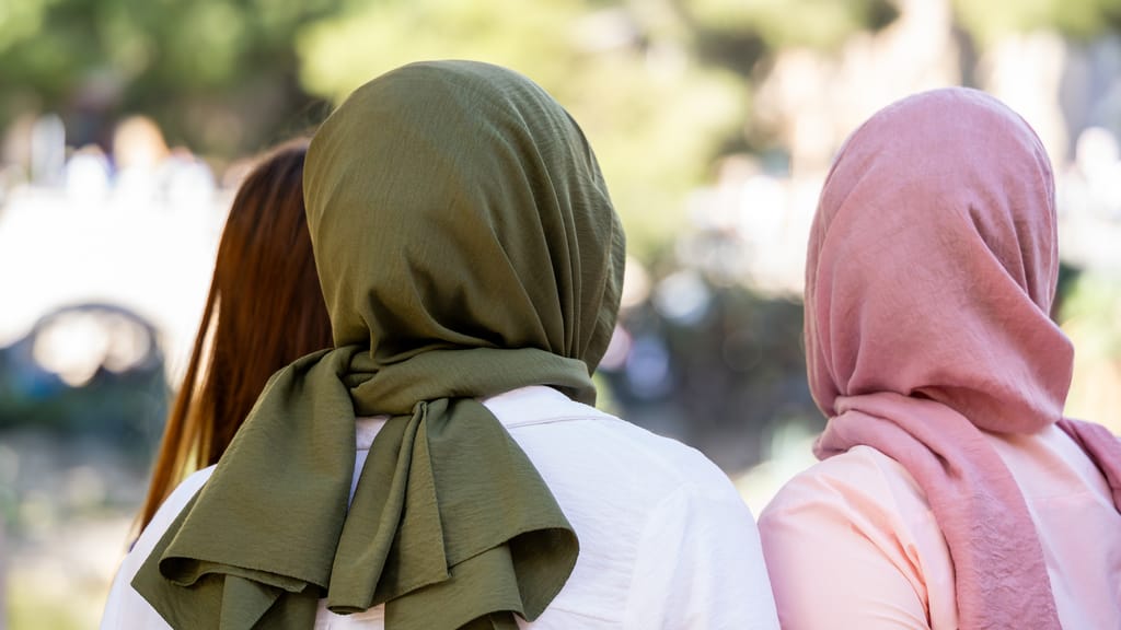 Bayerischer Rundfunk bewirbt Islamisten-Verhüllung - news - exxpress Nachrichten