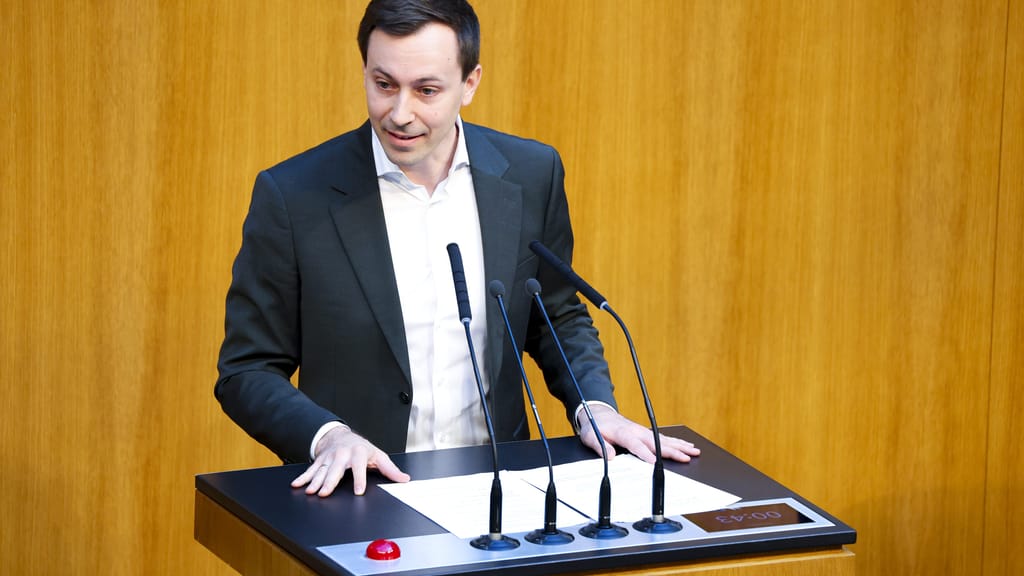 ÖVP-Attacke auf Marterbauer: Warnung vor neuem Sprit-Schock - politik - exxpress Nachrichten