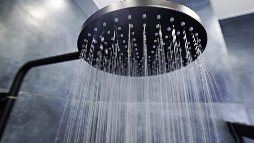Kein Warmwasser: Wiener müssen jetzt in Dusch-Containern duschen - news - exxpress Nachrichten