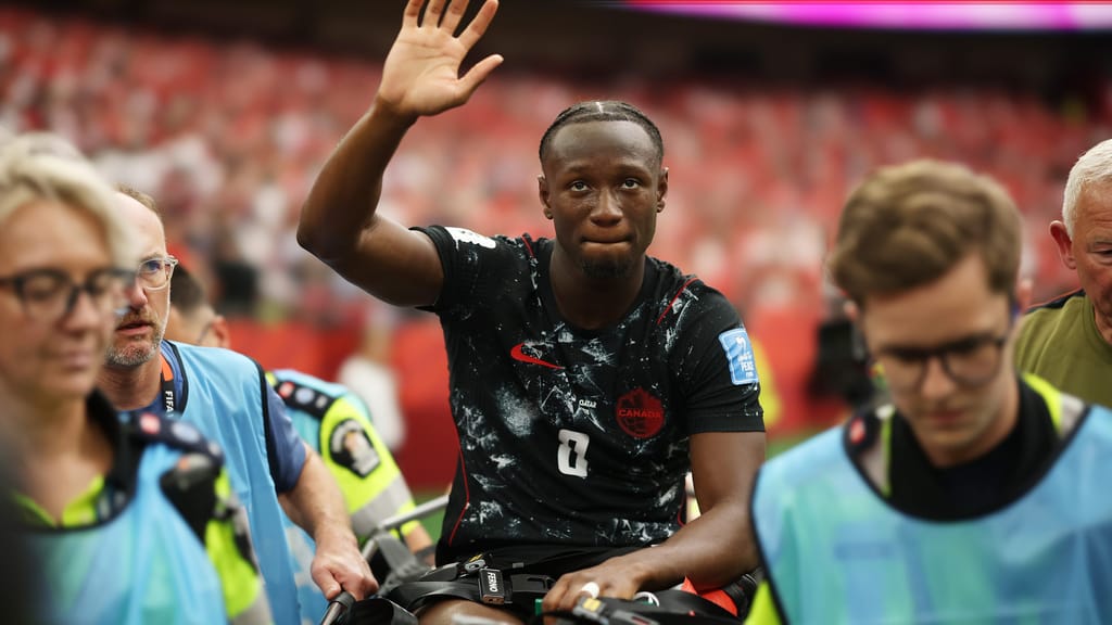 Beinbruch-Schock bei WM! Kanada jubelt – Star wird unter Tränen abtransportiert - sport - exxpress Nachrichten