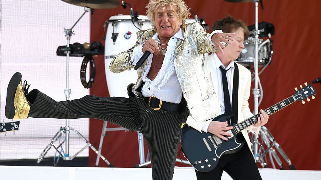 Schockmoment auf der Bühne: Rod Stewart musste mit Sauerstoff versorgt werden - lifestyle - exxpress Nachrichten