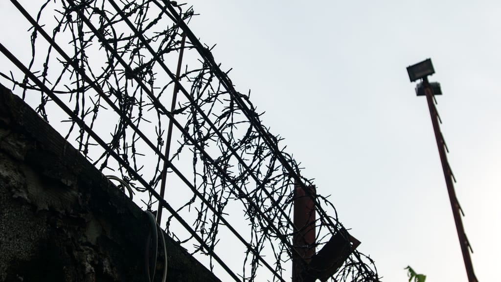 Haft in der Heimat: Regierung will Gefängnisse um 300 Insassen pro Jahr entlasten - news - exxpress Nachrichten